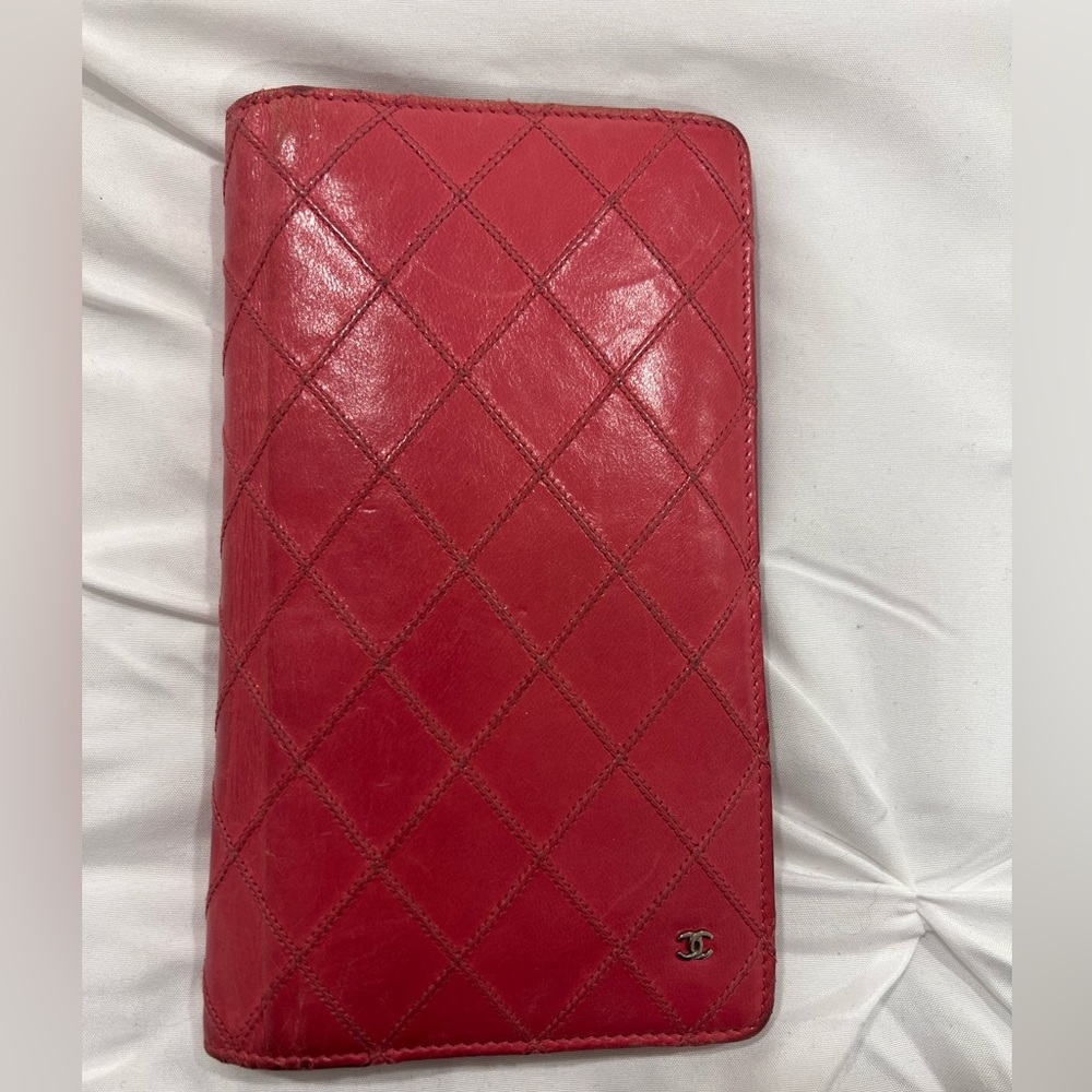 Chanel Yen Interlocking CC logo wallet